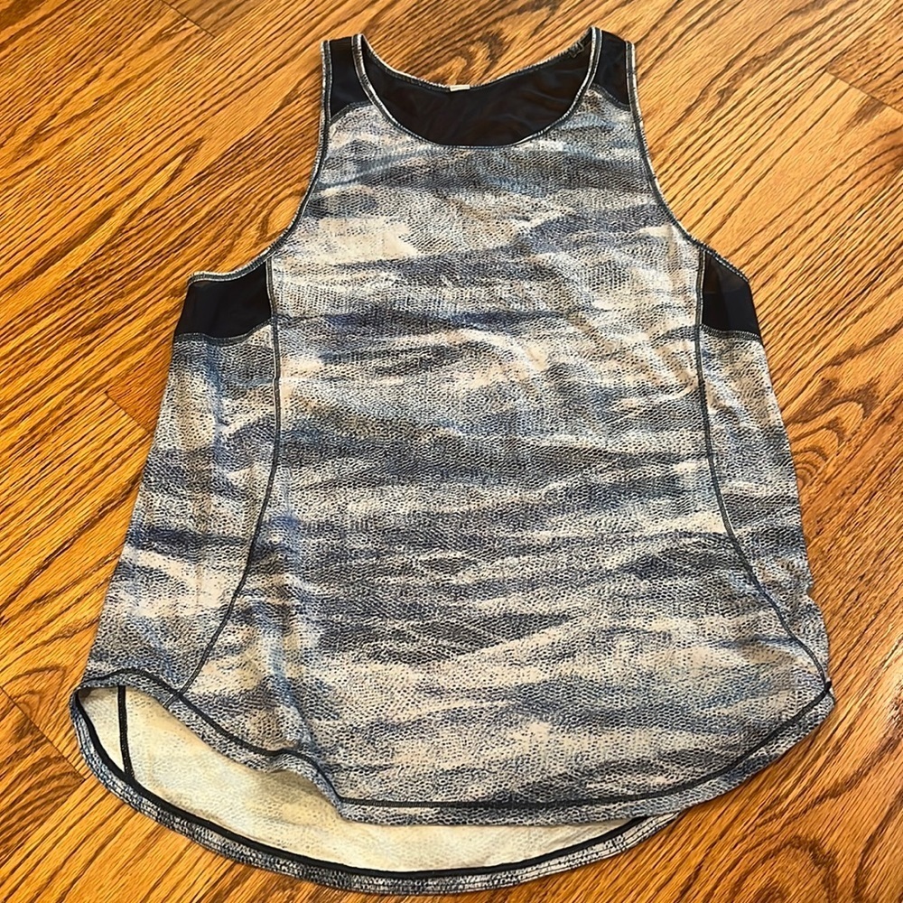 Lululemon Woman’s Blue Athletic Tank Size 6